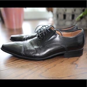 Plot Black Leather Shoes